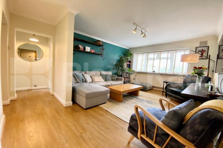 Contemporary and stylish two bedroomed in the heart of Brixton Arlington Lodge Brixton hill, Brixton